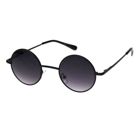 small black circle sunglasses.